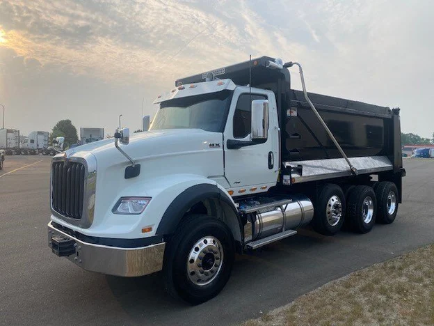 Professional dump truck and waste management team in Houston